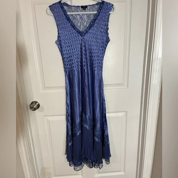 KOMAROV Beaded Charmeuse & Chiffon Tiered Dress Size M - Picture 3 of 10